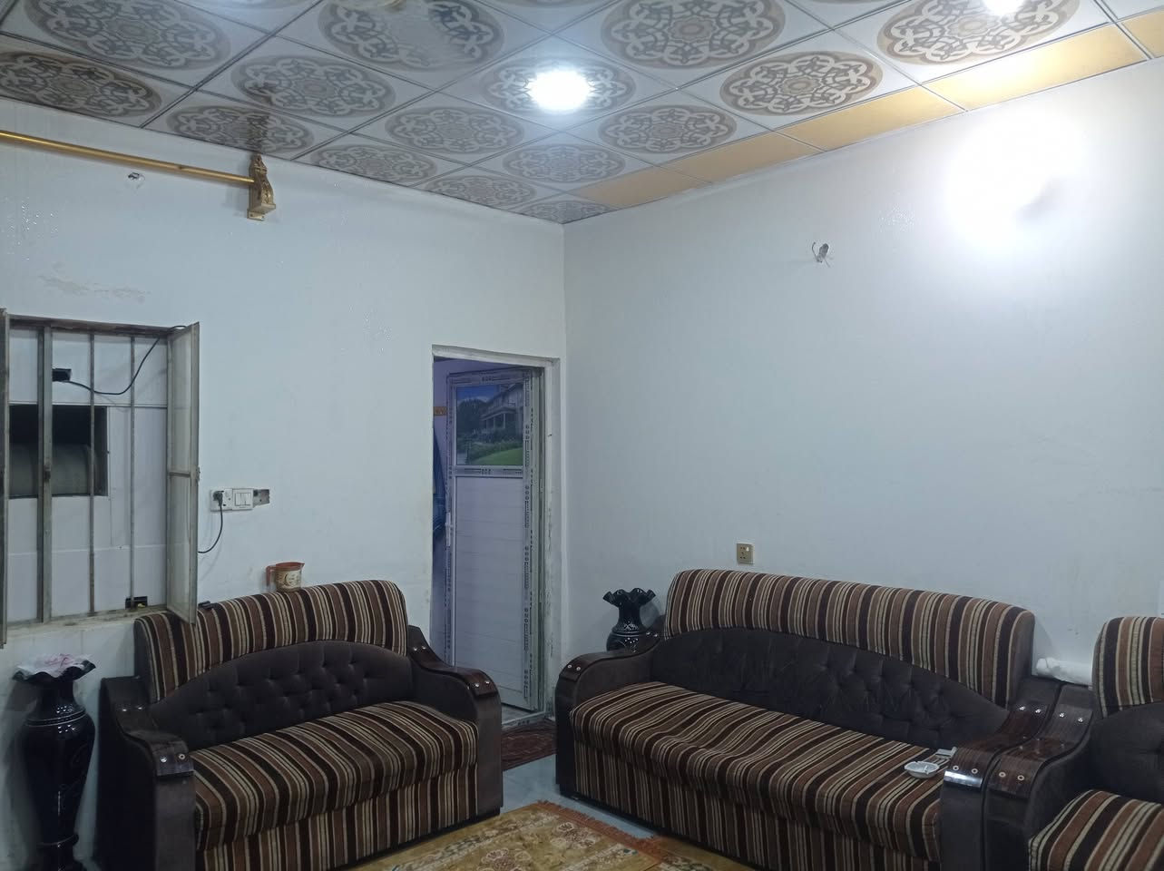 سلام عليكم بيت 120متر الكوفه طرف الصيراي الثاني قرب كورنيش الكوفه مكون من غرفه وصاله ومطبخ واستقبال ومجمع صحي عدد ثنين وكراج جبير رهن اريده ب20الهاتف ***********
