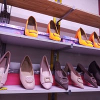 جديد احذيه وحقائب أنسب الأسعار تخفيظات تخفيظات تصفية محل اسعاااااار من...