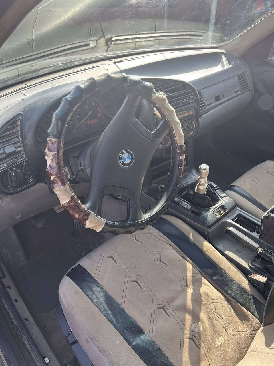 بي ام 325 خفاش
كير محرك مال كصه شرط 

كهربائيات كلها شغاله صدر امامي جديد خلفي نص عمر

سياره جاهز تحويل فقط 

سعر15 وبيه مجال 

ترهم مراوس حسب القناعه

***********
