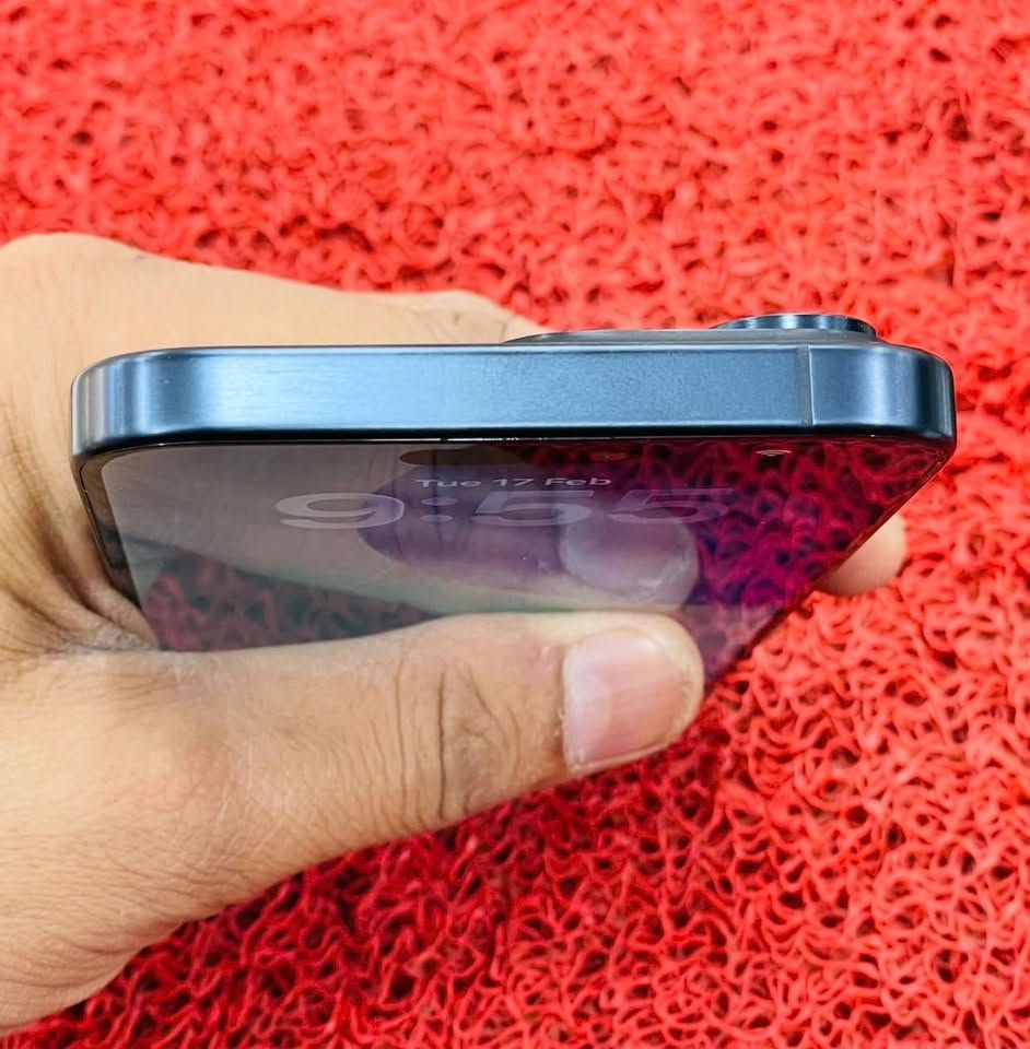السلام عليكم 
* ايفون 📲 15 promax
* لون نيلي  مميز 
* بطاريه🔋90
* ذاكره 256   
* مكفول كفاله عامه من فتح وتصليح  
* وياه كارتونه فقط
* السعر / مليون و 50 
* العنوان/ بغداد المنصور توصيل متوفر
* للتوصل /***********
