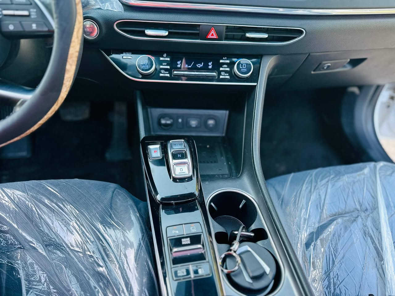 السلام عليكم
سوناتا 2022 هايبرد وارد امريكي رقم شاصي موجود حادثه كلش بسيط بدون ايرباكات 
-بصمة ابواب
-دخول ذكي 
-بصمة تشغيل 
-جنطه ذكيه
-لد نهاري 
-رادار 360 درجه 
-حساسات 
-توقف الي 
-اوتو هولد
-اربع انضمة قياده
-كير دكم
-نقطه عمياء
-قياده اليه
-تحديد مسار 
-مؤشر طرق
-كشنات كهرباء
-كشنات تدفئه
-سايد بريك بصمه
-محرك 2.5 
السعر 175$ وبيه مجال بسيط
كير ومحرك كفاله برغي ممفتوح بيهم 
السياره جاهزه كير ومحرك وحداديه وتخم تاير وتدفئه وتبريد وشرط الفحص
السياره حلوه وناصبه وبالعافيه على الي ياخذها 💜
عنواني بابل

*********** 
*********** ***********
