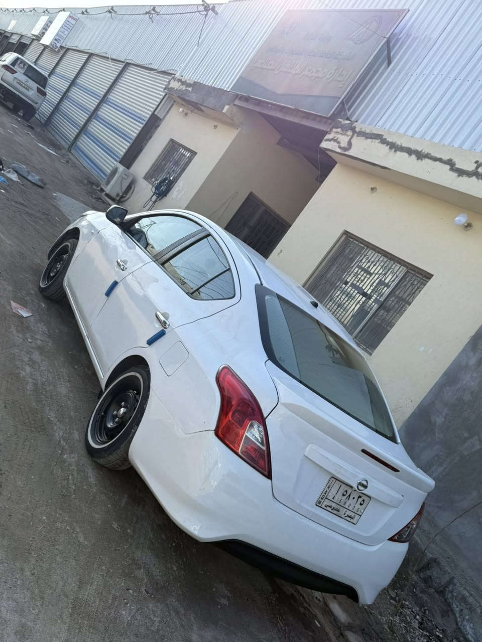 نيسان سني 2019شهرين وتصير حره رقم بصره *********** بيه صبغ جاملغ أمامي وبيه الباب صبغ جنطه مبدل هم ماشيه 150الف السعر 87مكينه وكير وحداديه وتبريد جاهزه تخم تاير
