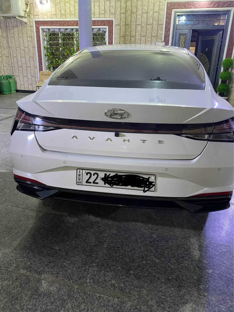 السلام عليكم النترا موديل 2021  رقم اربيل وارد  كوري الجديد بعد سنتين يلا تنتهي السنويه ماشيه 54 الف بيه قطعتين صبغ نصباب المدكر الورى اليمنه ونص باب الورى اليمنه احسب قطعتين كير مكينه تبريد حداده جديده سياره تدفئ بلكشنات والستيرن مكاني البصره 
رقمي : ***********
السعر 138 وبيه مجال بسيط البصرة, العراق
