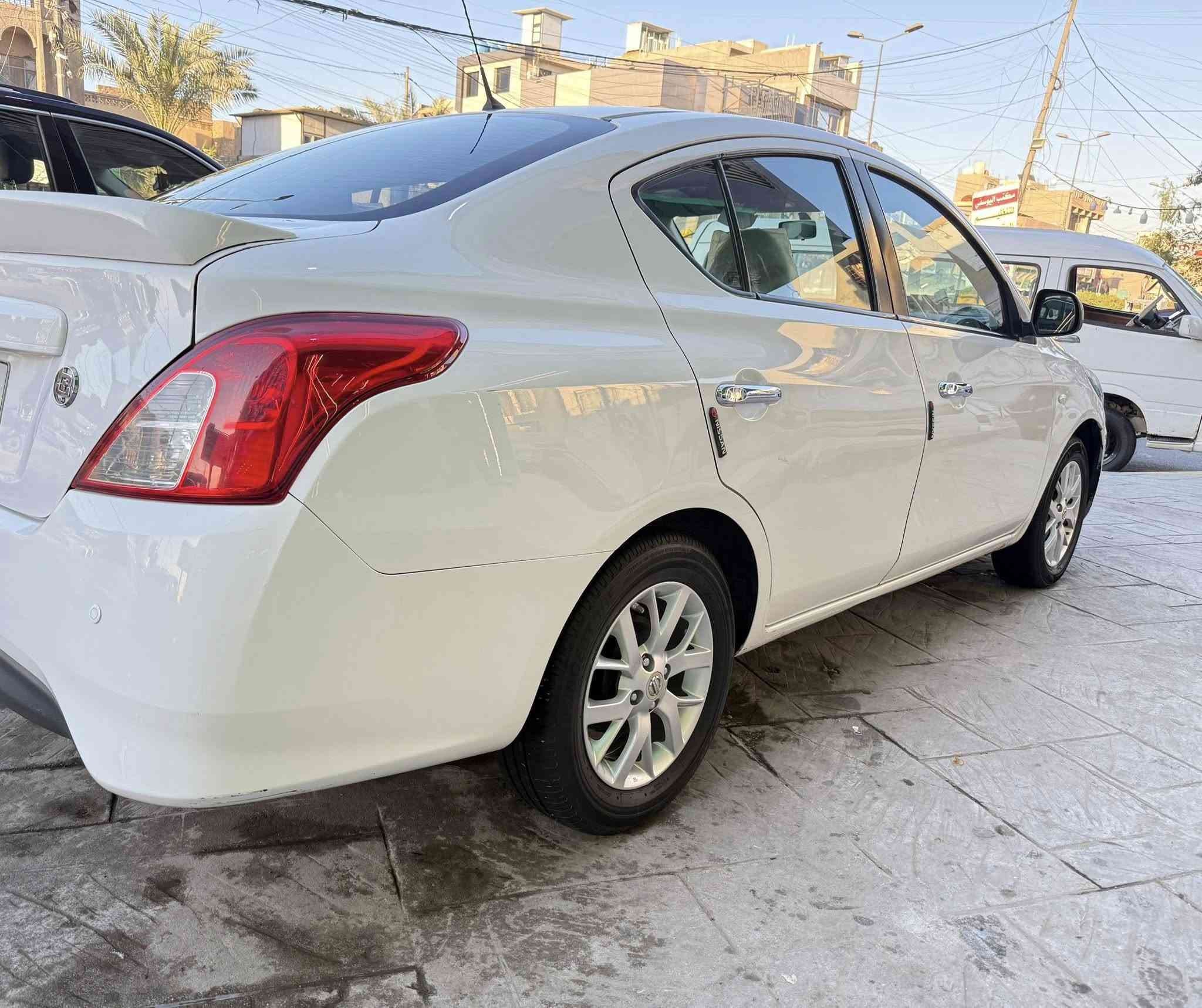 سلام عليكم البيع سني هندي موديل ٢٠٢٢ ماشيه ٤٧ الف مكفوله  من الصبغ والتبديل مكينه كيره وضع شركه رقم بغداد جديد بسمي سياره مكاني بغداد ‭٠٧٧٠ ٦٢٨ ٧٢٠٥‬
