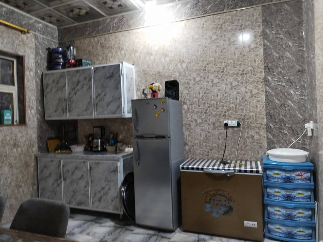 دار زراعي للبيع نظيف جدا حي المنتظر مساحة 150 غرفة وصالة واستقبال ومطبخ حار وبارد 
للاستفسار اتصل ***********
