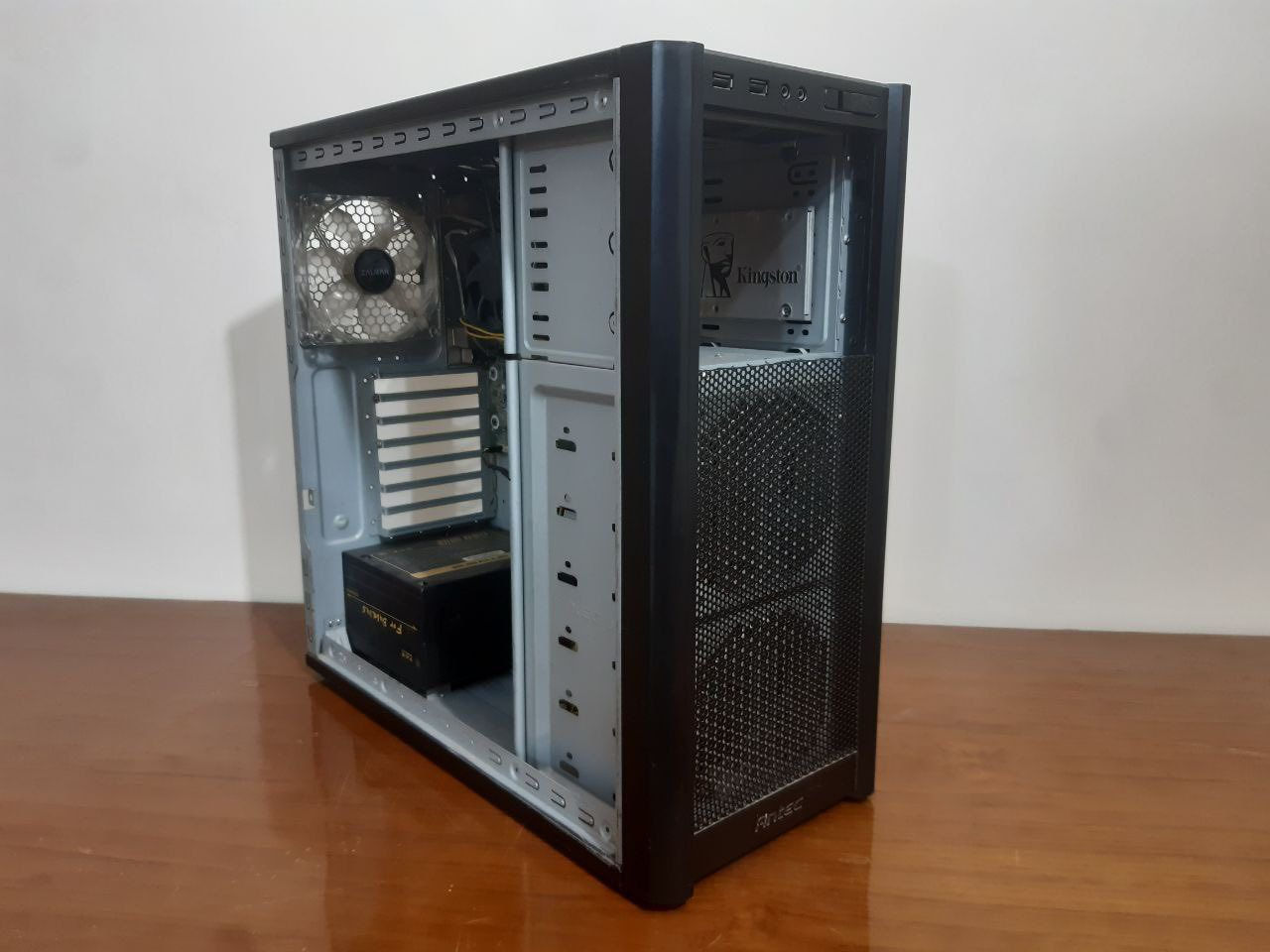 سلام عليكم تجميعة للبيع ناقصها كرت شاشة والعب 

I7 4790s 
16g 
128 ssd 
كرت شاشة داخلي 
بورد بي اربع سلوتات رام 
ومنفذ m.2 
Psu 500w 
بي منفذ 8.6 للكرت 
وكيس عادي 
السعر 150 الف 
مكاني بغداد الشعب خلف ثانوية الاصمعي
ما عندي توصيل
للتواصل واتساب ***********
