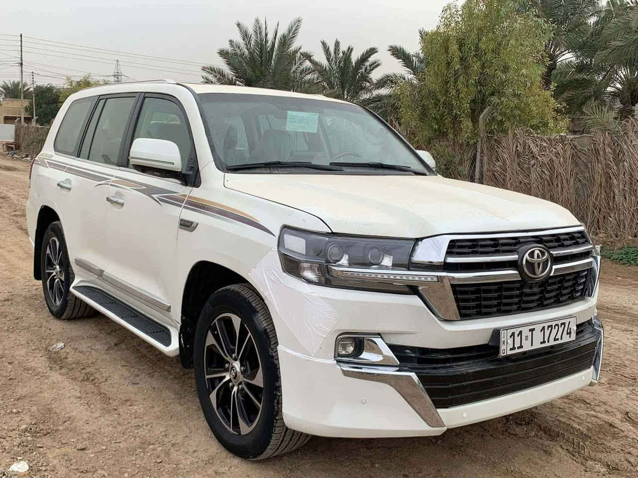 السلام عليكم للبيع لاند كروز مديل 2012محدثة 2021داخل وخارج بل كامل تحديث اصلي ابو الضمان السيارة بريم فول للخير GXR فتحة وكشنات كهرباء كامرات امامي وخلفي وحتة بل قمارة كامرة مري لكزس ابو الد وبيهن كامرات رقم بغداد السيارة مصبوغة حزام اثر تجية بصيطة بارد بل قمارة انكليزي بسمي شخصيا تخم تاير وصدر بسلفون سيارة ترايها 21والله كل نقص ما بيها بصمة 21 مكينة عشركة برغي ما مفتوح بيها شرط تبريد ثلج وتدفئة وسيارة بريم اصل مكانها بغداد وسعر مناسب بنسبة لخواتها وسعر 273اتصل وتدلل سنوية وهزة جديدة تحويل ما يكلف ***********
