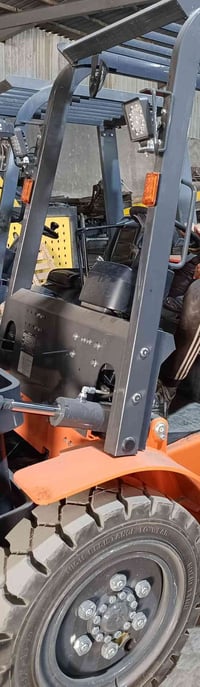 شوكيات • شاحنات • قطع غيار