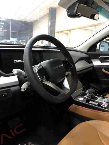 X7 (Baic) 
X7 من شركة بايك الصينية 
بأقساط شهرية مريحة بدون حجز مروري وبدون مقدمة على 6 سنوات 
ضمان گير ومكينة 6 سنوات 
مواصفات السيارة 👇 
محرك ميتسوبيشي 1500L Turbo 185HP 
الگير من شركة أيسن اليابانية DCT 
نظام التعليق علامة بوش 
البدن امتياز مارسيدس بنز 
نظام صوتي من 8 سماعات من شركة باناسونيك اليابانية 
مانع انزلاق ABS
مانع انغلاق الفرامل EBD 
نظام الكابح المساعد EBA 
نظام الثبات الالكتروني ESP 
نظتم قوة الجر TCS 
نظام مساعد الصعود HHC 
نظام تخفيف المنحدرات HDC 
هاند بريك 
نظام الفرامل الإلكتروني Auto Hold 
حساسات امامي خلفي 
دخول وخروج ذكي بدون مفتاح 
سقف بانوراما 
مقابض الابواب ذكية مخفية 
صندوق كهربائي 
كامرة 360 
مري كهرباء شفط 
مري قابلة للتسخين الكهربائي 
ستيرن جلد + تحكم ستيرن لمس + تدفئة بالستيرن 
المرأة الداخلية مانعة للتوهج 
انارة محيطية داخلية من 10 اللوان 
داش كام 
كشنات جلد كهربائي مع ذاكرة حفض وضعية المقعد 
تدفئة وتبريد بالمقاعد الامامية 
شاشة لمس قياس 13.3 انج بنظام هواوي 
USB - WiFi - Blutooth 
شاشة تحكم بالتبريد    
تتوفر بالنقد والاقساط 
للحجز والاستفسار واتساب 👇
***********  مهندس علي حلة
