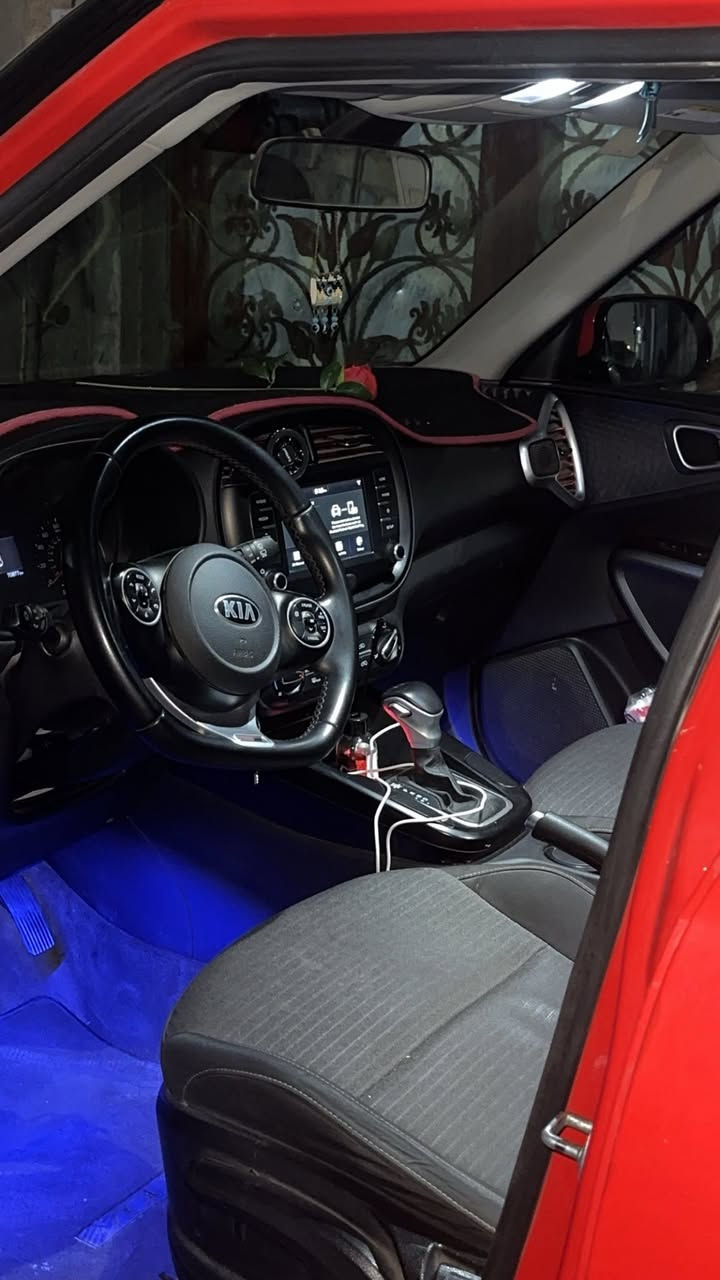 السلام عليكم..
Kia soul (Gt line) 2021 -
-ماشيه 70 الف كيلو
-حادثهه كلش خفيف جاملغ وباب مال سايق بدون دواخل والصور موجوده. 
-سياره نضيفه مال بيت وكامله مانقاصه شي وكله بانزين محسن من اشتريتهه لليوم. 
-مواصفات معروفه مال جيتي لاين..
ويل كب رياضي
محرك 2000 دوش
سلايد روف وستيرن حرف D
-رايدهه ب١٥٥ وبيهه مجال. 
-مكاني بغداد الحريه
-وهذا رقمي 
*********** -
