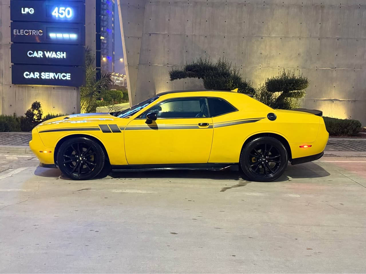 جالنجر 
موديل 2018 sxt 
محرك 3.6 
شاشه جبيره - كشنات جلد - بصمه بيبان 
تحكم ستيرن - كامره خلفيه 
كشنات كهرباء
كشنات تدفئه تبريد 
بصمه بيبان 
صبغ  جاملغين خلفي وباب 
بجم كبس 
 ايرباك فقط تكمه وحده طاك 
باسمي السياره تحويل وكاله حاضره
كير محرك شرط 
ماشيه 65 الف ميل 
رقم الشاصي موجود بالمنشور 
سعر 159 ورقه 
مكان السياره سليمانيه 
*********** السليمانية, العراق
