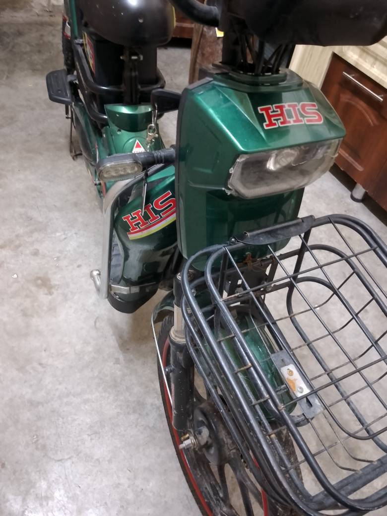 دراجة شحن نوع Hisخمس بطاريات كهربائيات اشاير لدات جانبية بصمتين وسويجين وكارت تشتغل اربع سرع  بغداد الحسينية السعر 200وبيها مجال ***********واتساب ايضا موجود بغداد, العراق
