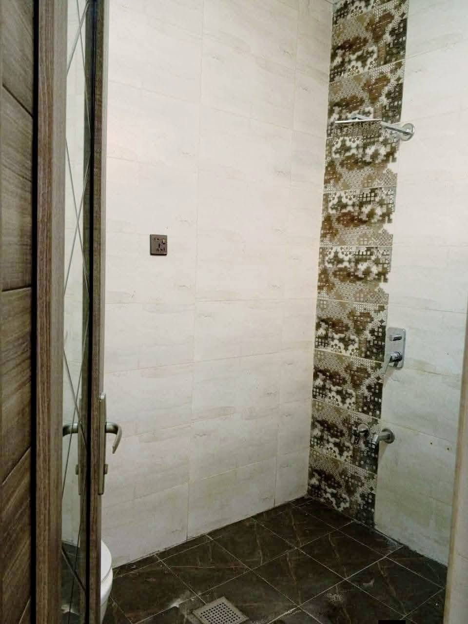 � #عروض #مكتب #الحارث #الحديث 🏡
📍 الموقع: الموصل-التعليم-العالي]
⚡مجمع-النور-دار-للبيع-طابقين-
📐 المساحة:[150-متر- واجهة-7/5]
🛏️ عدد الغرف: [5- غرف نوم ]
🛁 عدد الحمامات: [2-حمام ]
🍽️ مطبخ + كراج + سطح 
✨نضام-كامرات-نضام-دكت-جبس-بوردن
✅ بناء-حديث2025
✅ صنف اللعقار-وصل-جمعية-النور

💸 السعر: [ يُذكر عند التواصل / او الاتصال ]
I 
📞 للاستفسار والمعاينة اتصلوا بنا على الأرقام التالية:
***********
***********
📍 موقع المكتب سايدن التعليم العالي 
📍 الموصل – وقرب معمل أصب وتربيه رابعه
✨يرجه -متابعه -الصفحه-الصلكم-كل- مهواجديد
📌 نستقبل كافة العروضات داخل أحياء الموصل 

#عقارات_الموصل #دار_للبيع #الموصل #بيت_للبيع #مكتب_الحارث #الحديث   #فرصة_عقارية #الموصل
