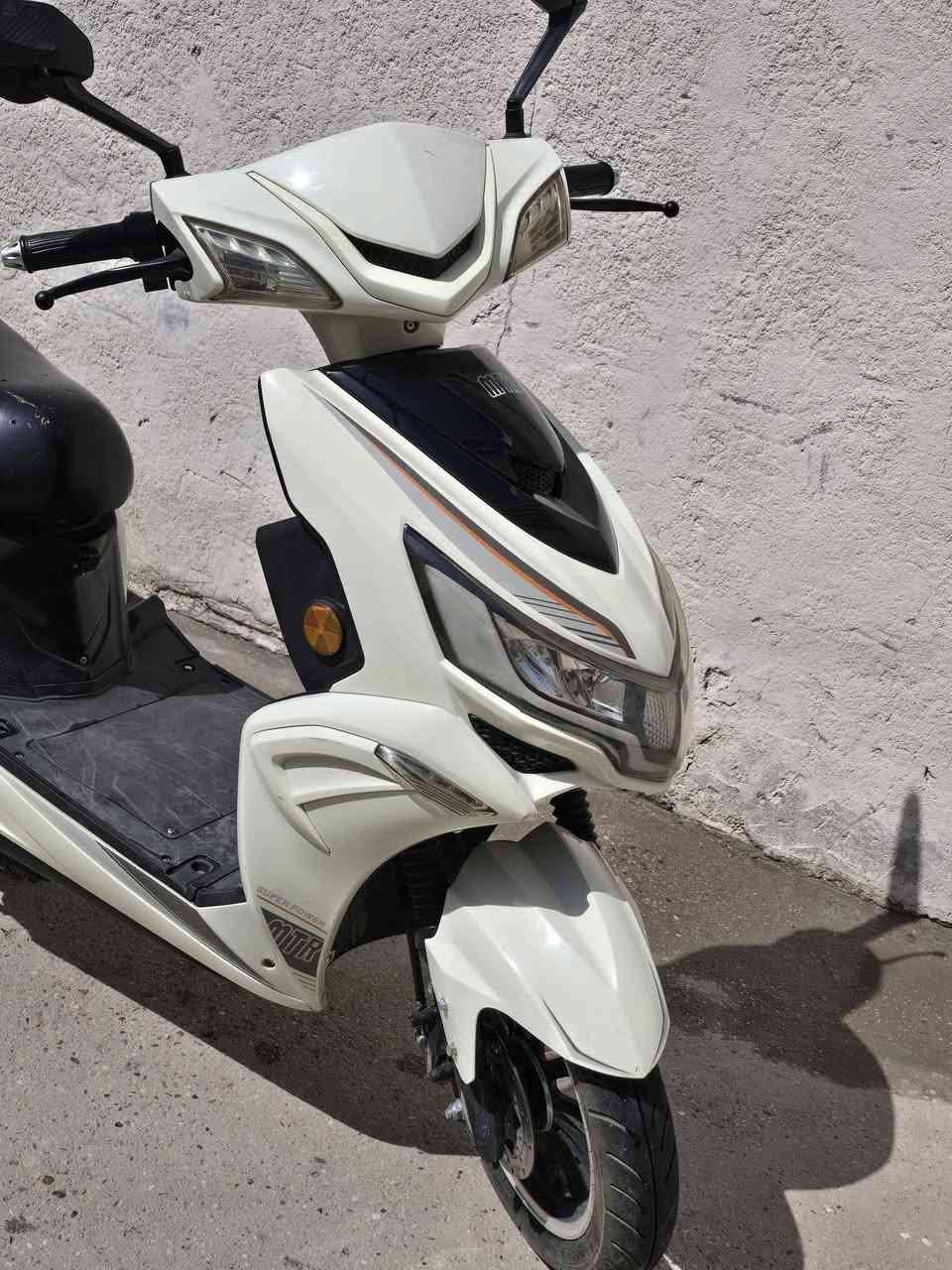 راجة شحن سرعة ٨٠
بطاريات نص عمر 
بيهة نظام الرجوع للخلف
نضيفة مابيهة اي عيب 
كهربائيات كلهة شغالة لايت عالي ناصي لد 
سويجات 2
السعر 575
بغداد العطيفية قرب مستشفة القمة 
***********
