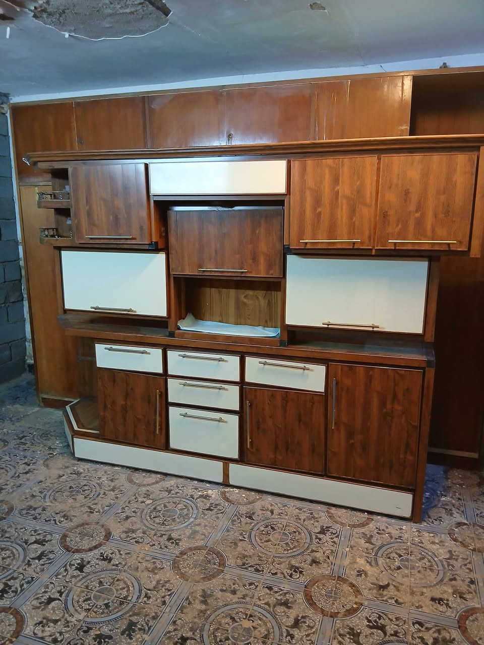 غراض مستعمله نظيفه جدا للبيع كلمن وسعره المراسله خاص او الاتصال ***********مكاني بغداد مامتواجد عالفيس
