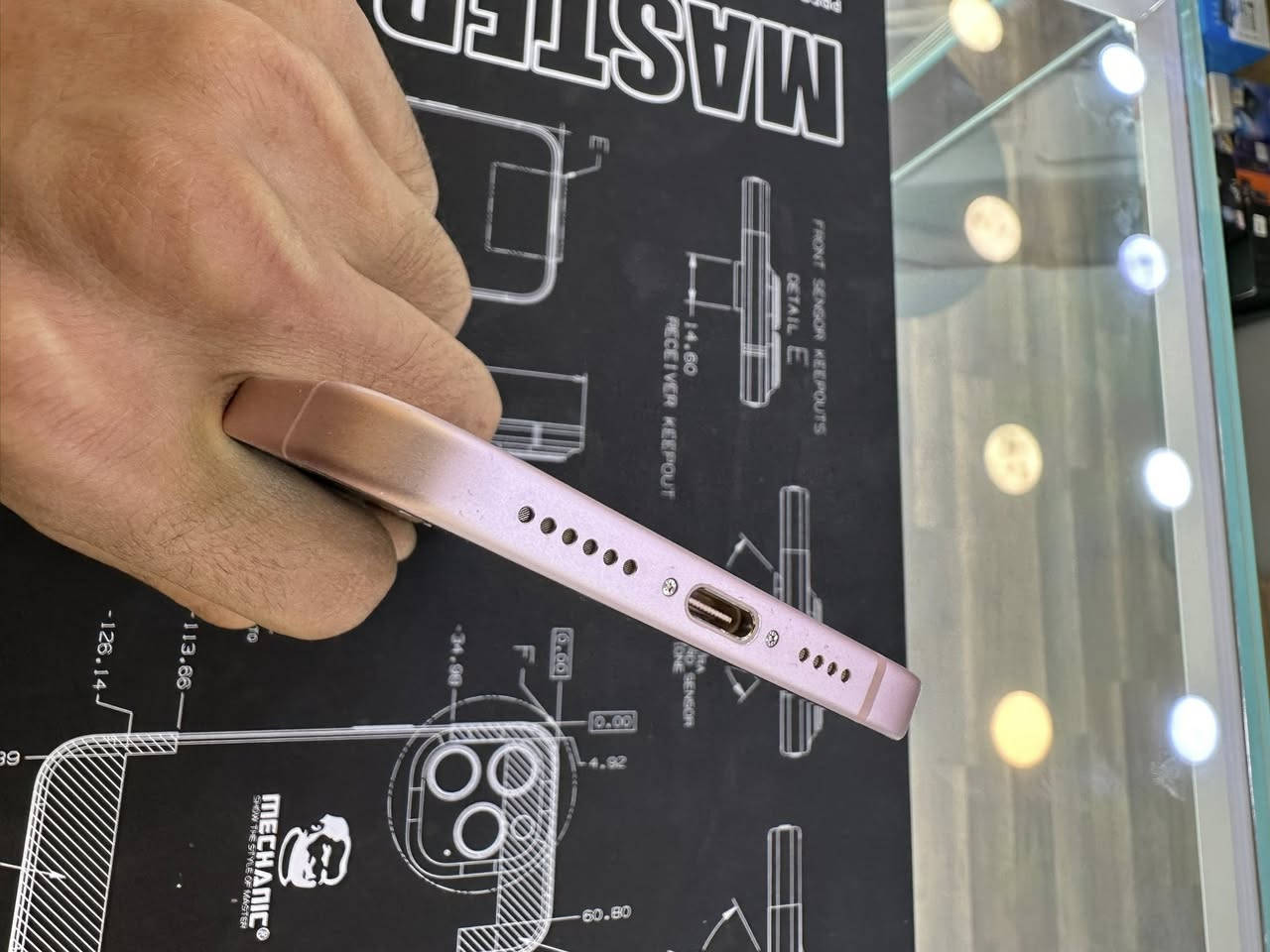 iPhone 15 plus
الذاكره                          128gb 

اللون                           وردي 🩷

نموذج الجهاز                   M 

بطاريه الجهاز                87‎%‎

الجهاز جداً نضيف وواضح بالصور ممفتوح ومداخل صيانه بيه ضمان استبدال في حال وجود خلل بالجهاز 

 

السعر 790 الف 

العنوان.  العامرية شارع المنضمه ركن شارع محطه الغاز 

للتواصل واتساب 

***********
