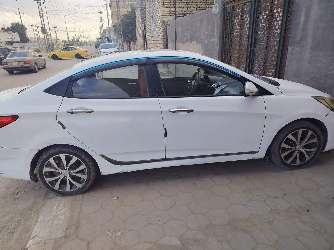 السلام عليكم
اكسنت مديل 15 خليجي
محرك 1600
كير At المرغوب
بيها رشات صبغ وبارد مكفولة من العيب الشرعي
فتحه قمارة وتبريد شغال
سعرها 90
مكاني الناصرية مركز
