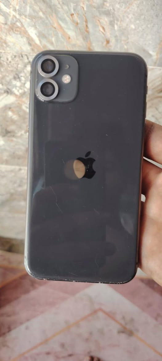 سلام عليكم آيفون 11عادي مبدل شاشه وكأمرة  الوجه واكفه وبطاريه 🔋٧٢ بكاني سعر 175 وبي مجال   مدينه الصدر ورقم الهاتف ***********
