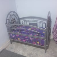سرير اطفال • دوشك • خشب