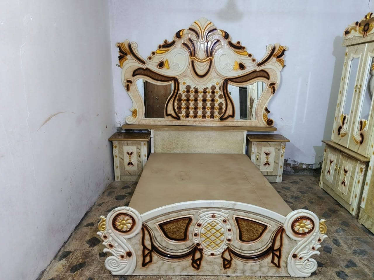 غرفه اخشاب ام السته قاطين جديده كلش نهايته 650 مكان ناصريه ***********
