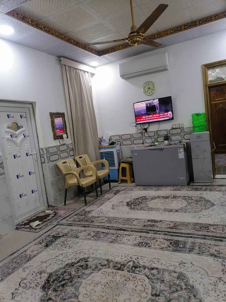 بيت زراعي مساحة ١٠٠ متر على طريق الزوار
غرفة 4*6
صالة 5*6
استقبال 5*6
مطبخ
حمام داخلي وخارجي
بيت نظيف وجديد وجاهز للسكن
عمود ٣٢٧ شارع ١٦ مقابيل مياه العتبة
للتواصل
***********
