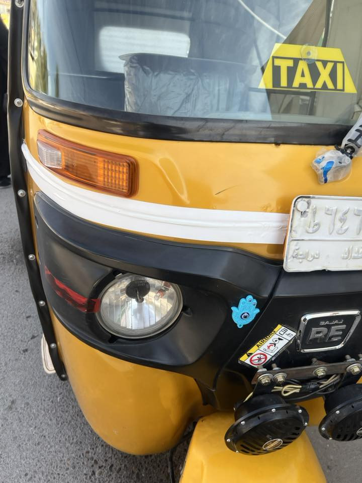 السلام عليكم تكتك للبيع 2021شهر 4 تكتك جاهزه عله اخر حبايه مانقصهه برغي كلشي بيهه جديد من تاير وباتري وكابريتر وسلف وصليب وتجفيت شركه الله شاهد عليه قبل 10 ايام (تجفيت بوشه وبستم فقط ) رقم وسنويه بسمي 
سعر 7800وبيه مجال قليل عنوان بغداد الشعله 
رقم الهاتف ***********
