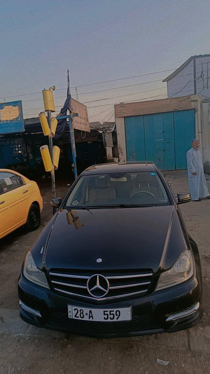 سلام عليكم 
مارسدس 14 بيها بابين اليمن صبغ رقم نجف مميز  السياره حيل نضيفه السعر شده او35 وبيها مجال ***********
