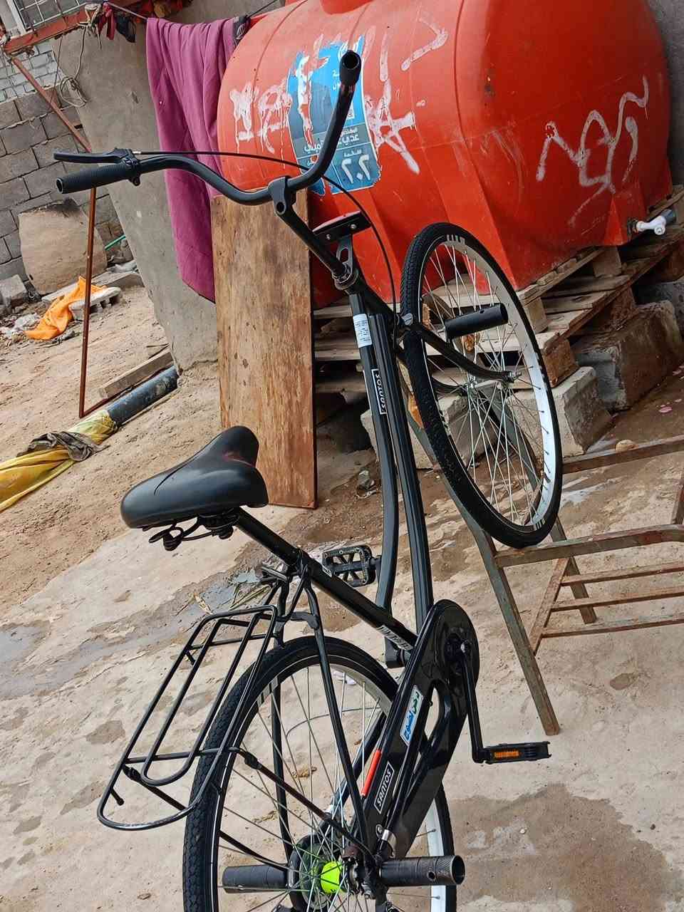 سلام عليكم شباب بسكل للبيع حربي لون اسود مديل2020السعر 120المكان بصرة الطوبه ونخيله يم لبوابه رقمي بس وتساب ***********
