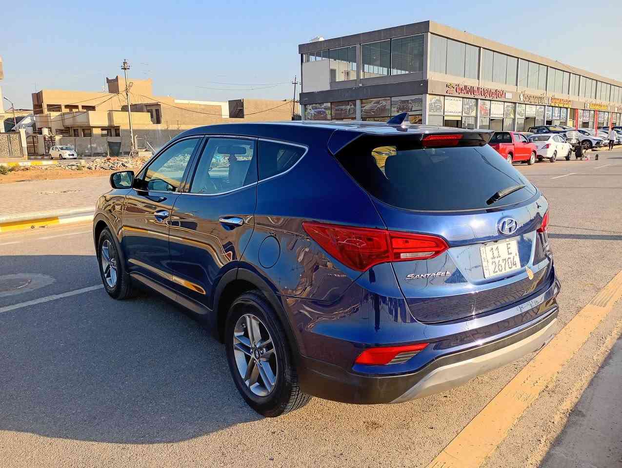 السلام عليكم للبيع سنتافي م2017 وارد امريكي بيها ضرر جاملغ بونيد الباقي كفاله حته من البارد السيارة جديده ماشيه 108 محرك مامفتوح مواصفات نص فول السعر148 عنوان واسط الصويرة فلكه الزعيم ***********
