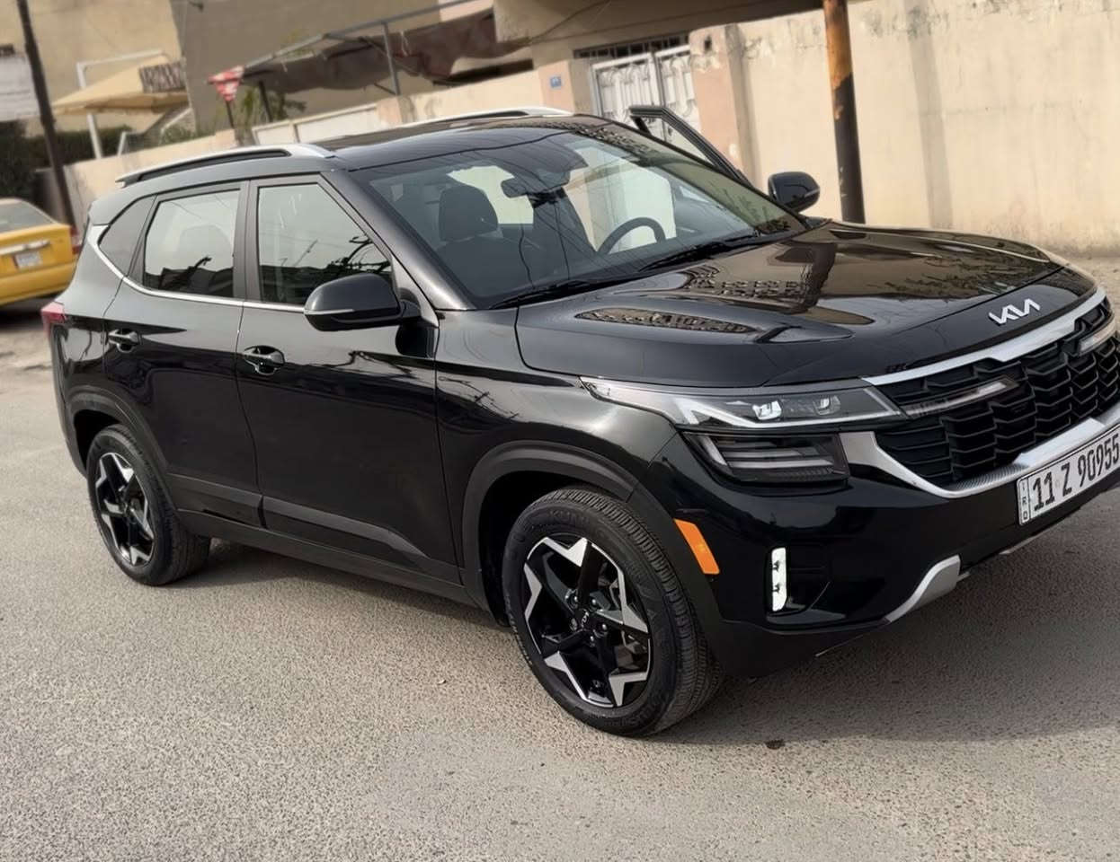 لسيارة / كيا سيلتوس
موديل 2024
وارد كندي 🇨🇦 
السيارة ماشيه 20 
محرك 2000 دوش 
ارباك فقط ستيرن 
تبريد قطعتين
السياره فول واحد على واحد 
فتحه ، بصمه ، جلد ،تشغيل عن بعد المقاعد جلد تدفئه وتبريد ، صندوق ومقاعد كهرباء بالكامل ،شحن لاسلكي 
حادثها موضح بالصور تبديل دعاميه الأماميه وباب السايق جاملغ الخلفي بيه بارد على گد شبر والسياره مابيها لا شواصي ولا لغد
مكان السياره بغداد
السعر 175 $
الرقم ***********
