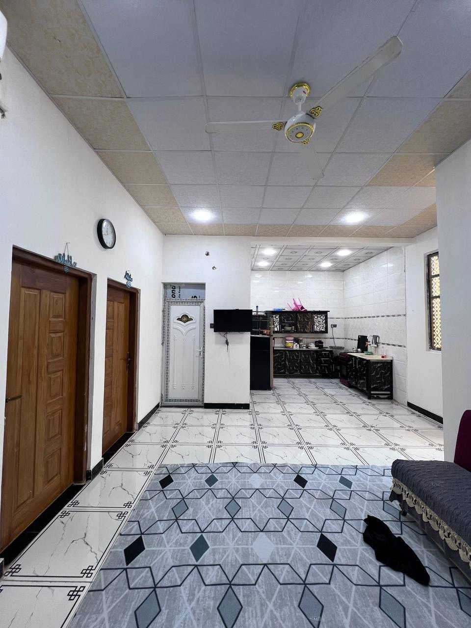 بيت مساحه 130متر بناء طابوق السعر 72بي مجال العنوان كوت ثوني نوع العقار طابو زراعي عراقي سند 25محتويات البيت استقبال صاله مطبخ غرفتين منام صحيات داخليّه وخارجيه طبعن البيت بناء حديث اللاستفسار اكثر اتصل
***********
