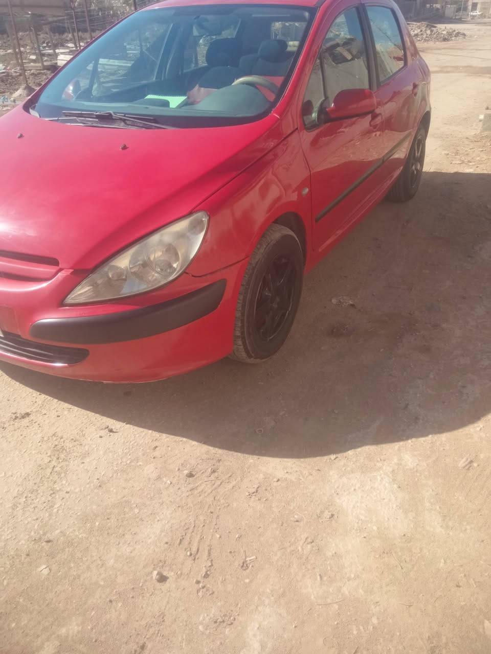 سلام عليكم 
بيجو 307 موديل 2005 رقم بغداد مكينه جديده گير خير من الله تبريد ثلج تخم تاير جديد ويل كب مصبوغة عام بدون حادث .صبغتها كلش حلوه وصافيه السعر 46 ومجال ...مكاني حله ***********.
