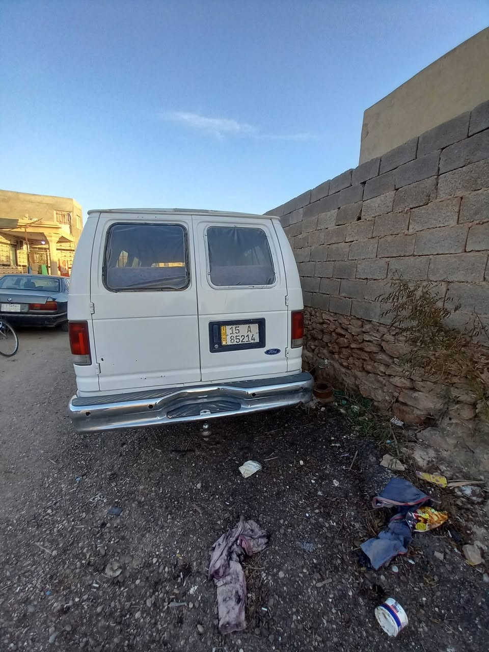 رقم صاحب السياره استفسار اكثر ***********
للبيع 
فورد 
محرك 8 سلندر سلفادور 
14 راكب 
دوشمه جديد يحتاج تنضيف شوي كلهن جدد
رقم انكليزي جديد 
تجي تشغل وتطلع بوجهك وين متريد
العنوان:  الانبار قضاء راوه
