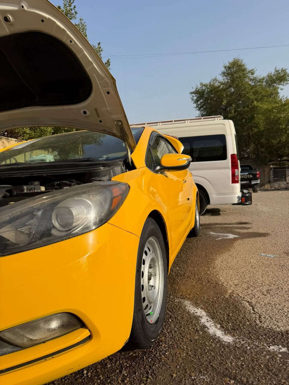 سلام عليكم من رخصت الادمن كيا فورتي مديل 2015 كادثها دعاميه وشوي من الجاملغ بدون ايرباك  مواصفات نص فول ماشيه 92 تخم تاير ويل جديد
مصفره هيه وغرامات بعنوان بغداد مدينه الصدر 
(***********)
