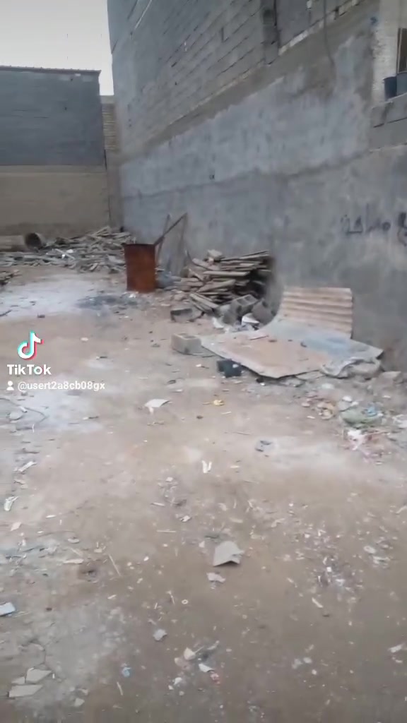 السلآم عليكم قطعه أرض البيع المساحه ١٠٠متر كامله خدمات العنوان سبع قصور شارع ابو علي قرب حسينيه الزهراء الستفسار على الرقم ***********

