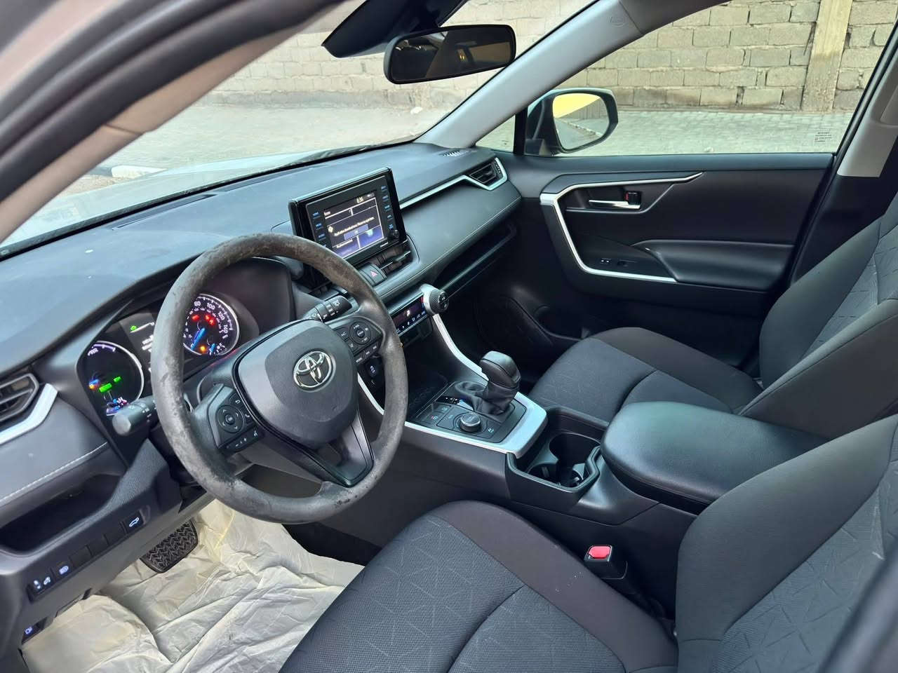 RAV4✈️
الموديل::2021
المواصفات::XLE
هايبرد🔋
فتحة سقف
باب خلفي كهربائي
رادارات خلفي امامي ونقطة عمياء
فور ويل
وبعد هواي مواصفات 
الضرر::بابين مبدل وصبغ جاملغ خلفي (جهة السايق)
الممشى::14 الفmi فقط
[[البجم كبس]]  
وارد امريكي 🇺🇸
الموقع::البصرة  
السعر::175وبي مجال 
للاستفسار::***********

