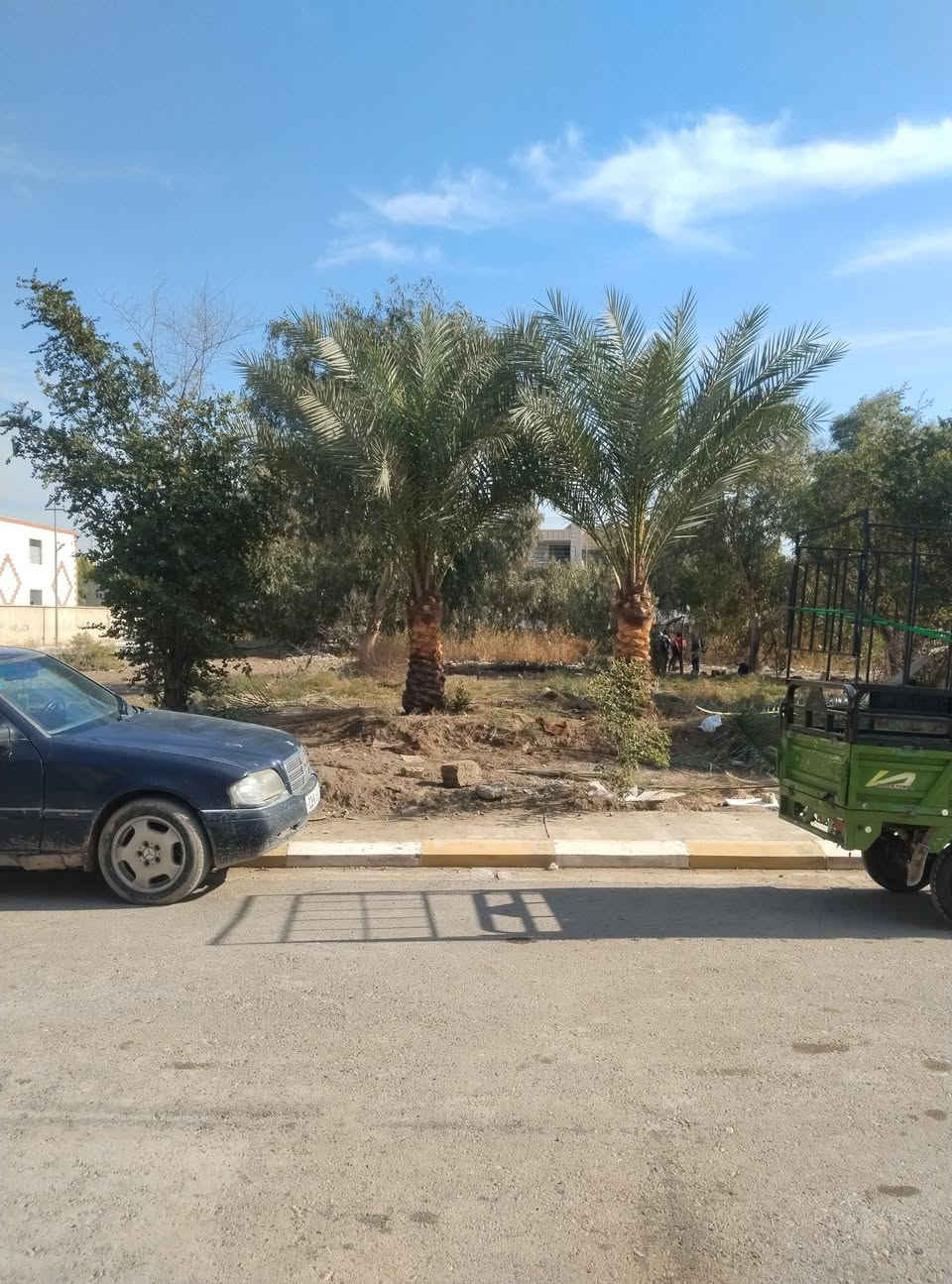 بيت  المساحه 250 للبيع في حي الشهداء قرب جامع المرسلين  رقم الواتساب.‏‪783 188 3264
