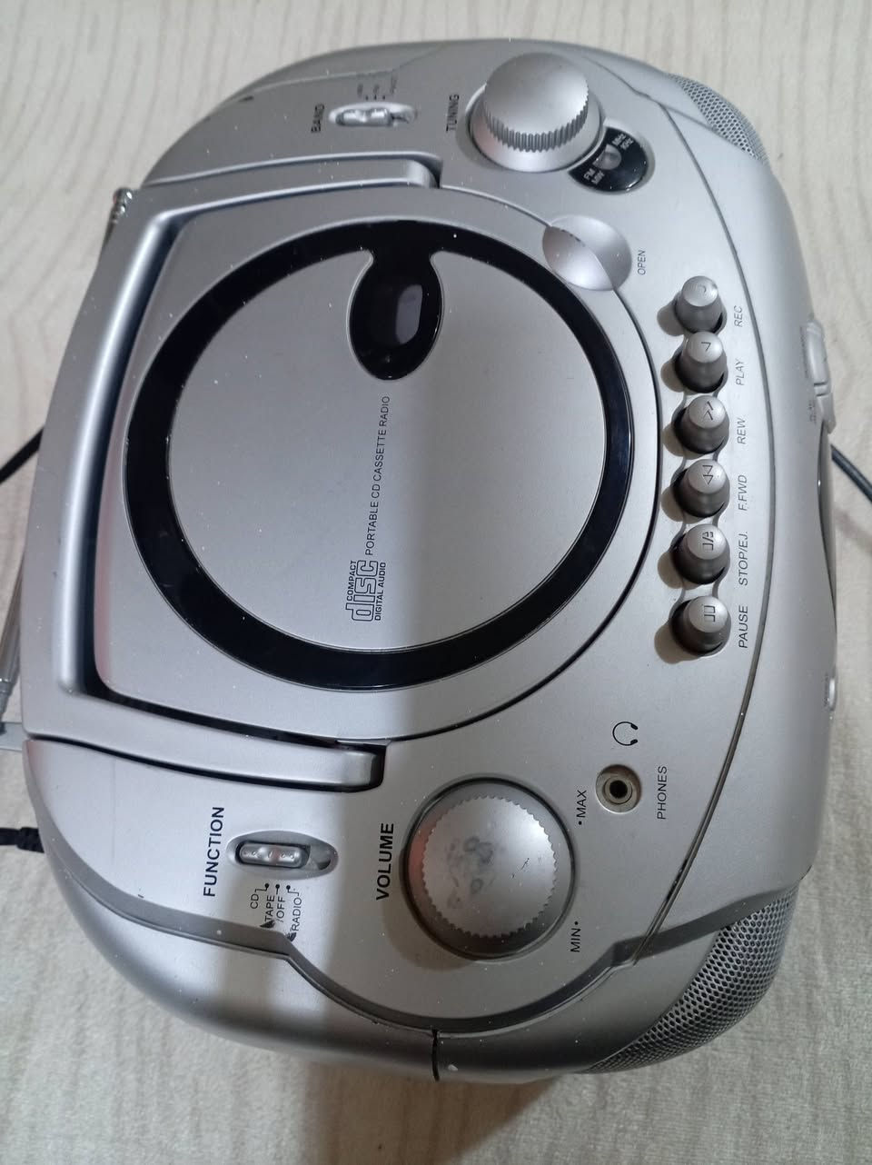 راديو ومسجل وسيدي نوع آلبا أوربي شغال وعلى بلاده بدون أي نقص أو خلل أو تصليح نهائياً

السعر 30 ألف
يوجد توصيل


**إذا كنت صاحب هذا الإعلان وتريد حذفه لأي سبب، رجاءا أرسل رسالة إلى الدعم الفني**