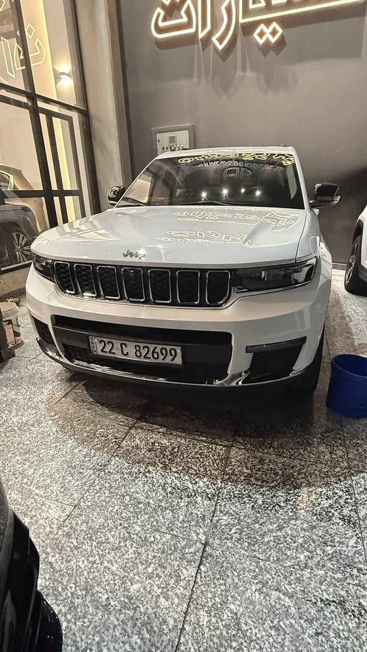 جيب كراند شيروكي لمتد بلص L
في آي بي (VIP)
الموديل : 2022 . (خليجي) . 
المحرك : V6.  3.6L . 
العداد : 50 الف كيلومتر 
اللون : ابيض ناصع 
الرقم :اربيل وكالة هارلم .

المواصفات : 
* دفع رباعي 4x4. 
* 7 راكب .
* رادار امامي مع مانع تصادم. 
* تحذير الخروج عن المسار . 
* تحذير النقطة عمياء  .
* نظام تحذير عند التقاطعات.  
* نظام تقليل الضجيج داخل المقصورة. 
* إنارة محيطية. 
* شاحن موبايل وايرلس. 
* تعديل وضعيات مقود السائق كهربائيا. 
* مرايا تعتيم ذاتي. 
* نظام الصوت من الپاين 10 سماعة. 
* ويل كروم  قياس 20 انج.
* سقف بانوراما.   
* شاشه كبيرة 10.1 انج . 
* نظام الخرائط (GPS).
* لوحة القيادة بقياس 12 أنچ. 
* كير شفتر بالستيرن. 
* كاميرا محيطية 360 درجة. 
* 4 كاميرات خارجية مع بخاخات ماء للتنظيف. 
* كاميرا للمرأة الداخلية. 
* المصابيح الأمامية LED.
* كشافات الضباب LED. 
* دخول ذكي. 
* بصمة على 5 ابواب للدخول الذكي. 
* تشغيل عن بعد.
* الصندوق الخلفي كهربائي.
* فرش المقصورة الداخلية من الجلد الفاخر.
* ذاكرة لحفظ وضعيات الجلوس للسائق. 
* المقاعد الأمامية كهربائية.
* المقاعد الأمامية تبريد وتدفئة.
* المقاعد الخلفية تدفئة.
* ستائر للشبابيك الخلفية.
* حساسات امامية. 
* حساسات خلفية. 
* دخول ذكي .
* مكيف خلفي مع وحدة تحكم منفصلة. 
* تدفئة ستيرن. 
* مانع تصادم خلفي.
* بلوتوث تلفون. 
* محدد سرعة. 
* نظام سبورت .
* نظام ايكو اقتصادي.
* نظام اوتو ستوب .
* نظام مانع للانزلاق. 
* نظام التشغيل والاطفاء الاوتوماتيكي ( Auto Start System ).
السيارة كفالة عامة وبحالة الوكالة.
كفالة من الدعامية للدعامية
السعر /375$ بيها مجال قليل 
بيع او مراوس 
مكان السيارة/البصرة
***********
