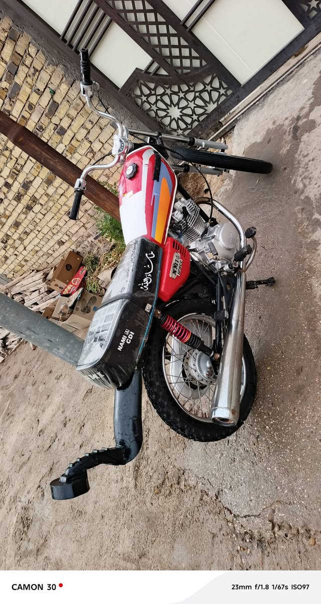 دراجه نامه شاصي 23 وتعمير 24 شلامجه كلها غراض اصلي واوراق كامله 5 ورقات دراجه تخبل حلوه 550 وبيها مجال مستعجل الشراي يتصل *********** مكاني حله كفل
