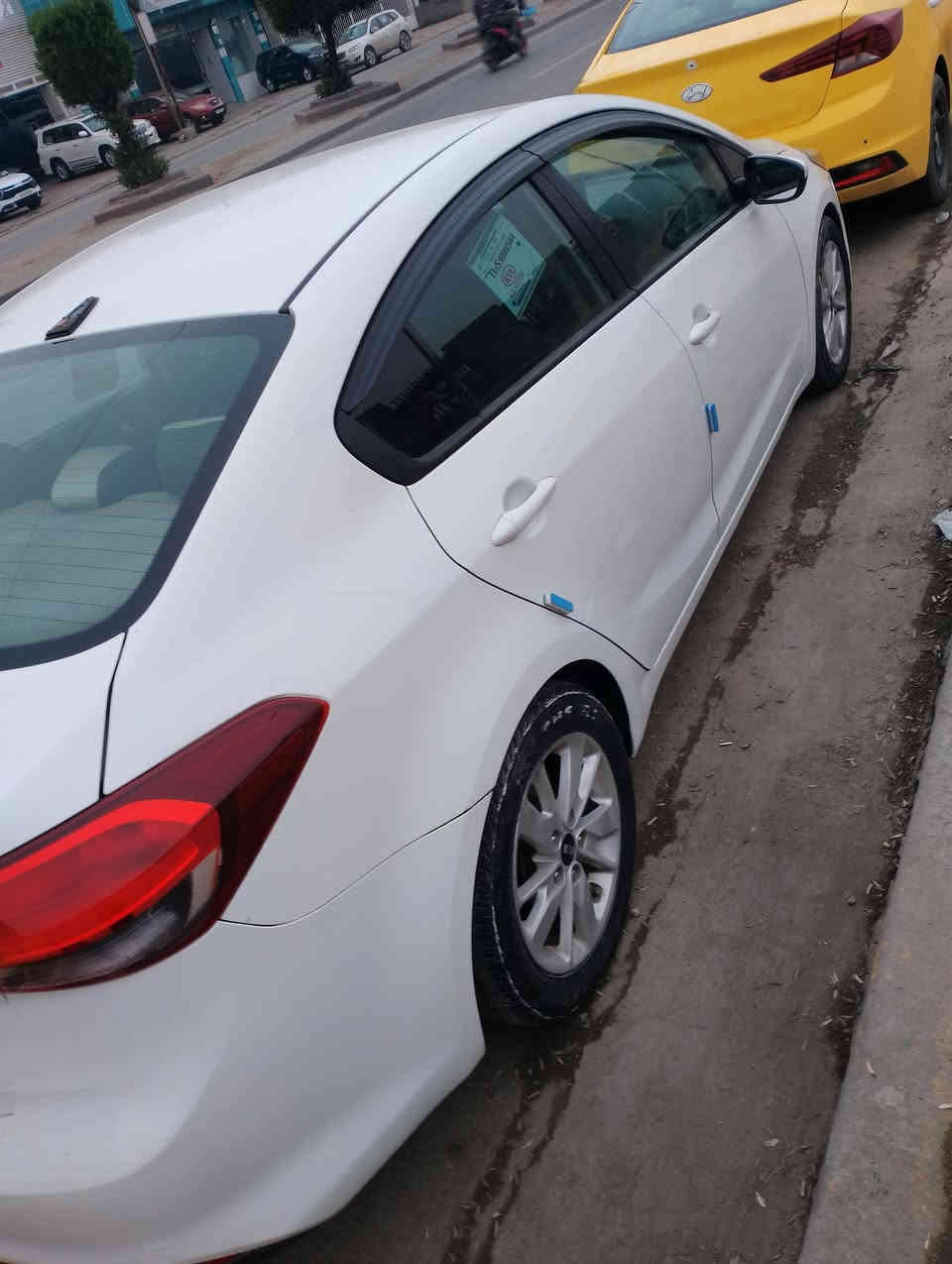 السلام عليكم فورتي مديل 18جاملغ خلفي وباب وره السائق بنيد مبدل السعر 116العنوان بغداد الحبيبيه قرب ساحة الحمزه ت ***********
