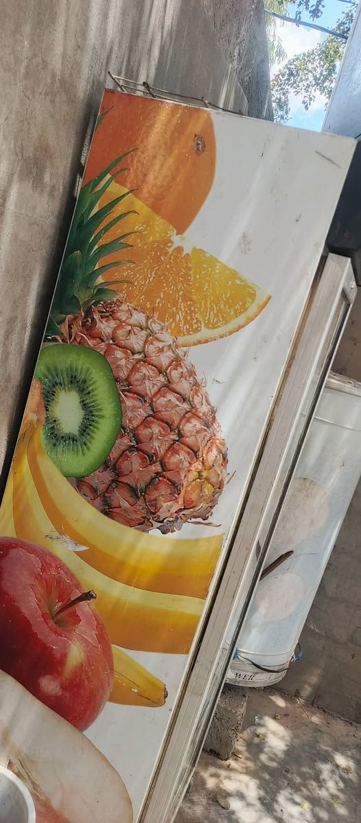 للبيع ثلاجة بدون ماطور شراي خاص او خابر ***********
