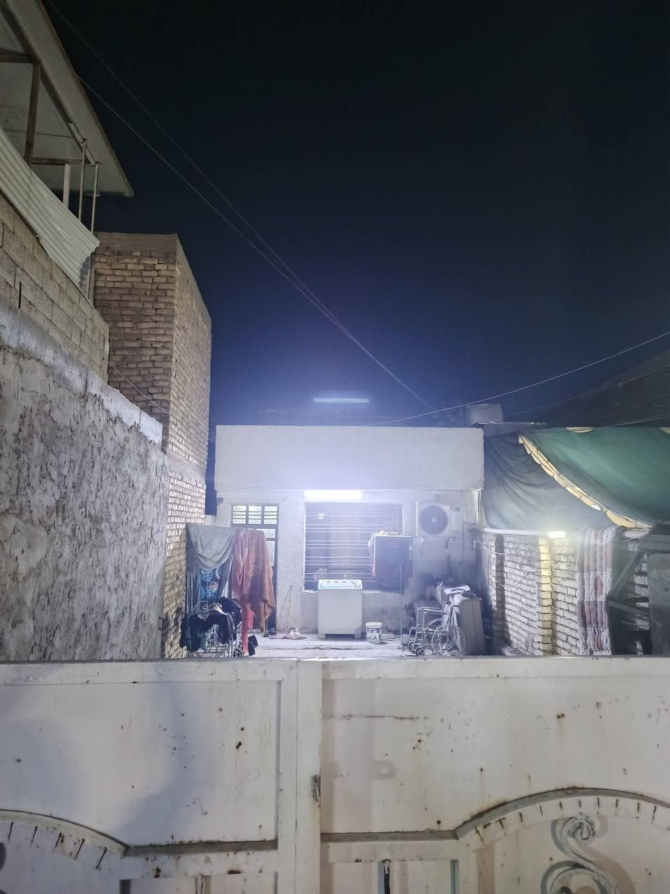 بيت للبيع الصليخ شارع المعارض المساحة ١٤٠(
***********
