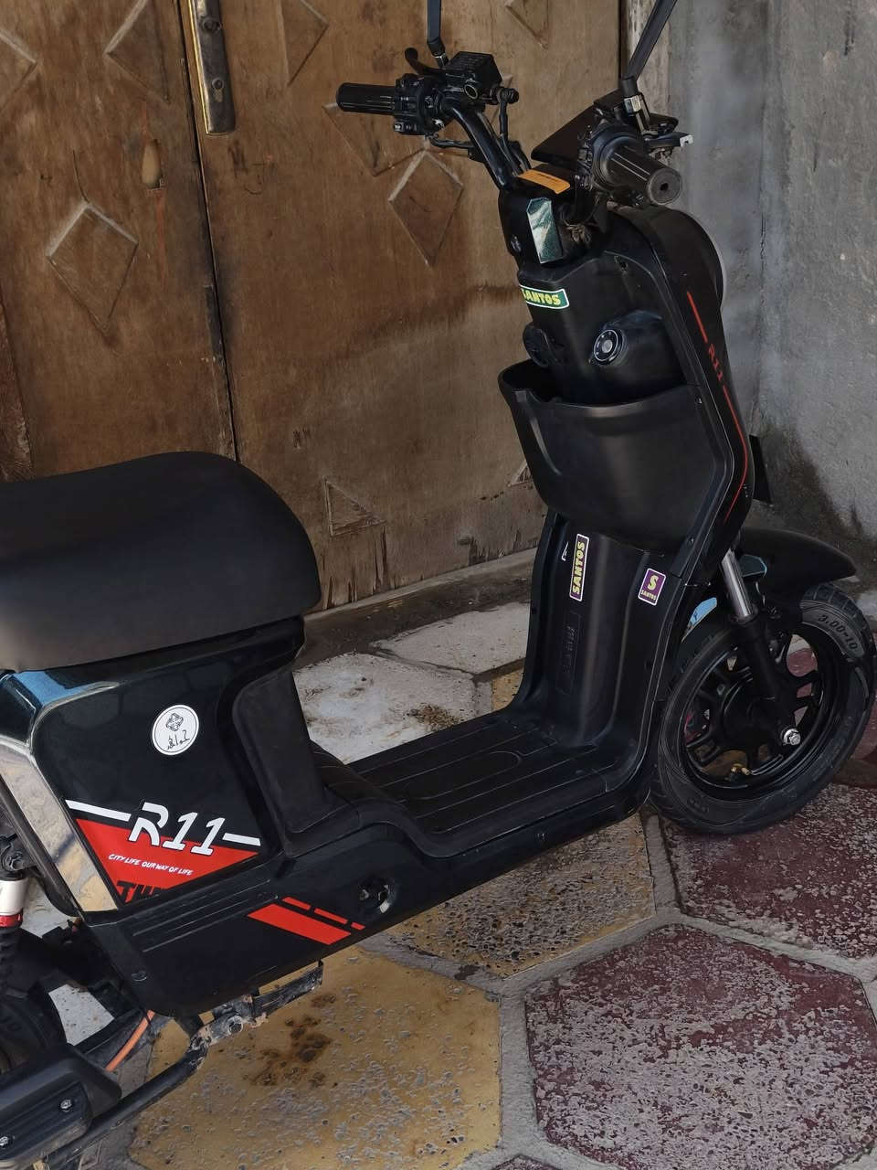دراجه شحن r11 للبيع سعرها مناسب
الملف مالتها 2000w
تواير جوبلس 
بيها بك R
ومثبت سرعه 
دراجه بعدها جديده مامتعوبه 
موديل 26
رقمي  ***********
