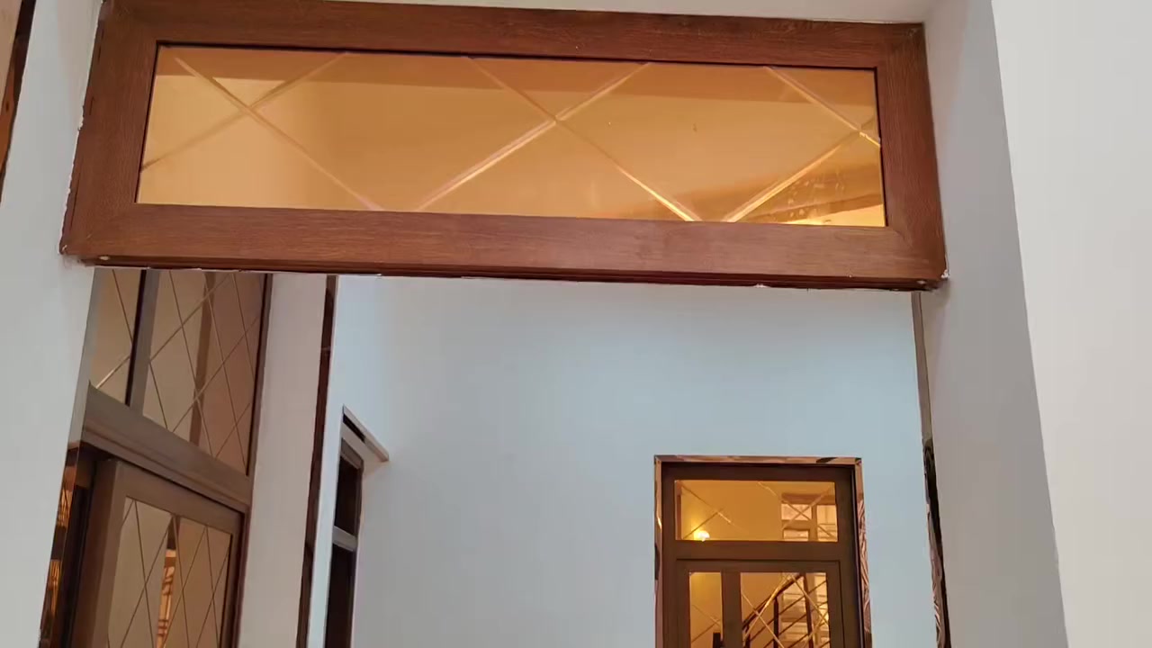 سلام عليكم كملت الواجه بصبغ أبيض
ورانيش من شركه بتك ***********
