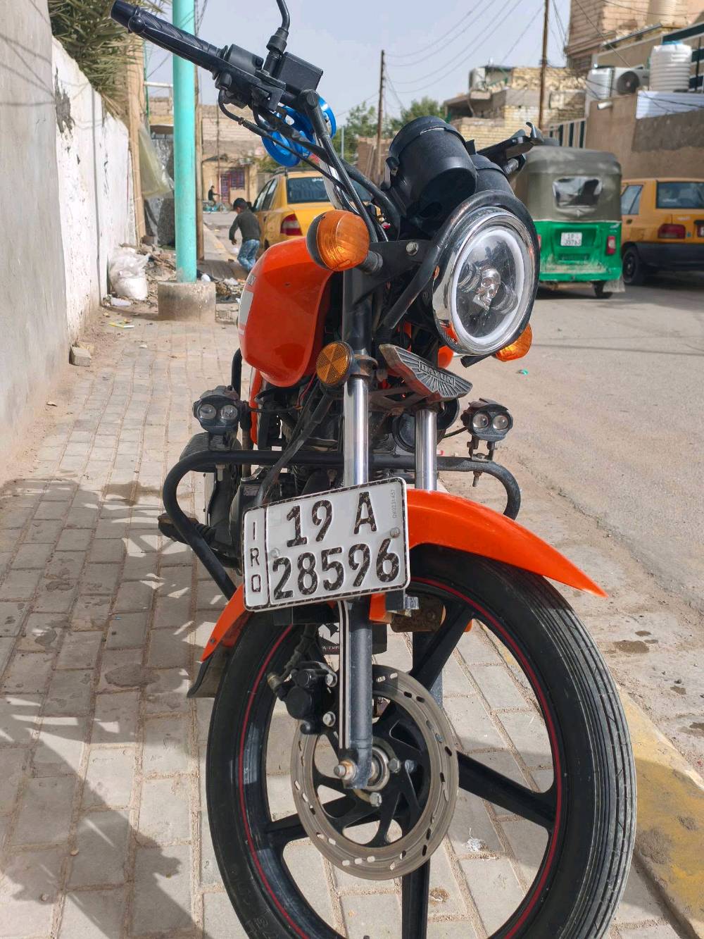 السلام عليكم دايون رقم وسنوية
موديل 2022 الوجبة الاولى الاصلي 
مكينة 150cc مجفته بلادي 
الباقي كله بلادي دراجة تشتغل بصمة عن بعد+بيها سويج+بلاجكتورات زنون الاصلي 
رجان لا تخابر تكلي شبيه تعال وشوفه بعينك
*********** مكاني كربلاء حي العامل قرب مول الباقر
السعر 2.100 وبيه مجال 