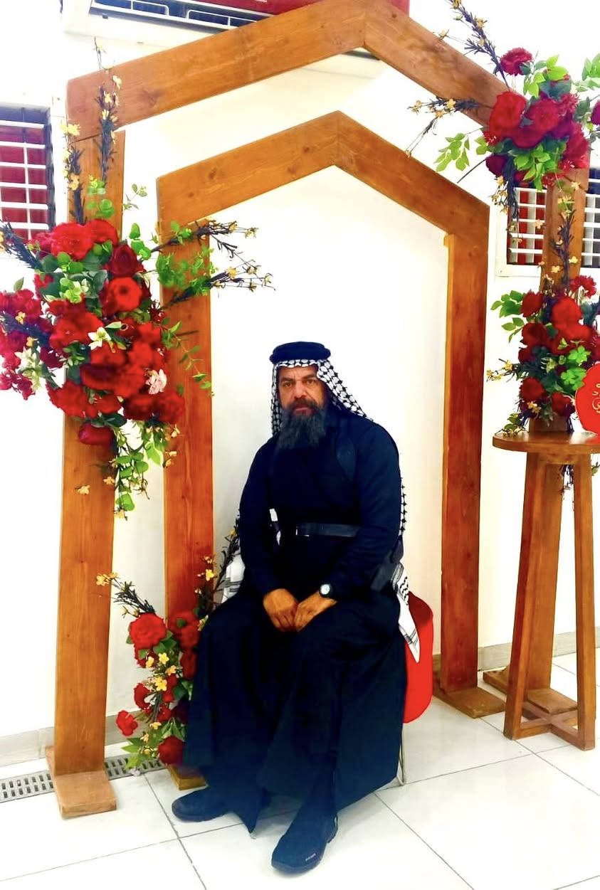 السلام عليكم ورحمة الله وبركاته

إذا عندكم مناسبة، عرس، مجلس، تجمع عائلي أو أي فعالية وتبحثون عن شخص يقدم القهوة العربية بأخلاق عالية وسعر مناسب، أنصحكم بالأخ قاسم الگهوجي من أهالي مدينة الكوت.

إنسان بسيط ومجتهد، يمتلك روحاً شبابية وحضوراً طيباً، ويعمل في إعداد وتقديم القهوة العربية بإتقان يشهد له كل من تعامل معه. والأجمل من ذلك أنه لا يبالغ في الأسعار ويحرص دائماً على مراعاة ظروف الناس.

تحضير القهوة هو مصدر رزقه الوحيد وقوت عائلته، ودعمكم له يعني دعم أسرة عراقية كريمة تعتمد على هذا العمل الشريف.

أما مذاق القهوة، فالتجربة خير برهان… جربوه ولن تندموا.

📞 للتواصل:
***********

نسأل الله أن يبارك له في رزقه ويوفقه، ومن لا يستطيع التعامل معه فليساهم بنشر المنشور ليصل إلى أكبر عدد من الناس. 🌹☕️
