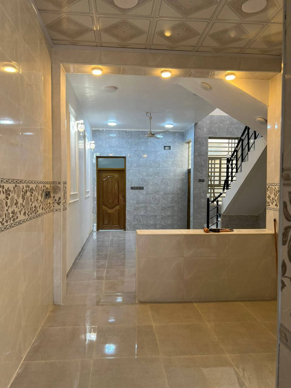 بيت ١٠٠متر طابق ونصف كونكريت بناء حديث قطاع ٢٤على ساحة خلف شارع الكيات السعر١١٥مليون مع المجال للاستفسار مكتب سيد هاشم الذبحاوي النجف الاشرف الكوفة حي ميسان ركن شارع البوريات ***********واتساب نستقبل جميع العروض عرصات بيوت مشتملات راسلونا مع الصور على الواتساب اعلاه
