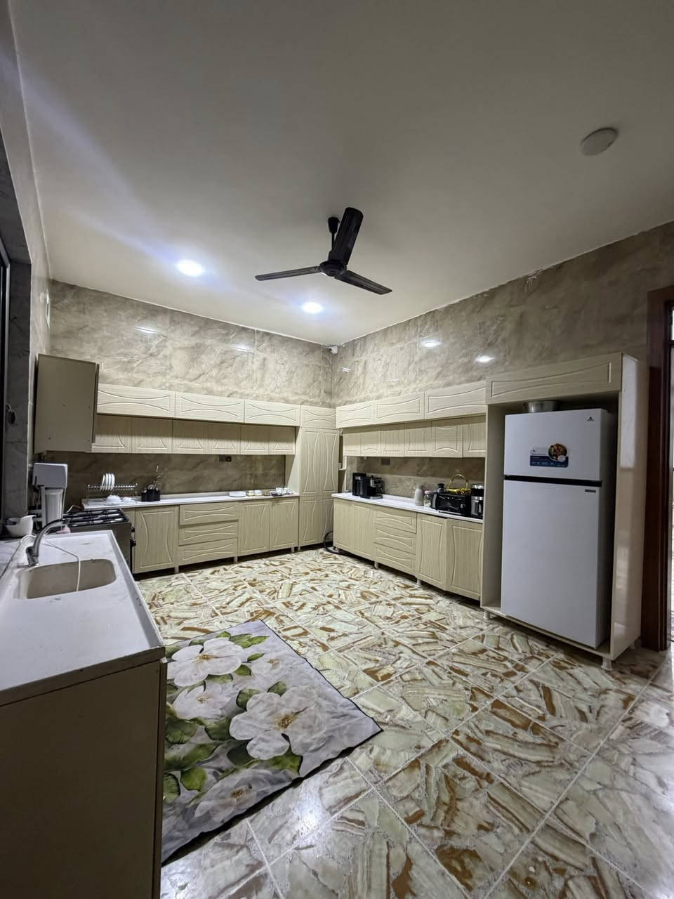 كامنتر تزكام وطباخ بس ذني البيع 
مكاني حله دبله البراهميه 
***********
