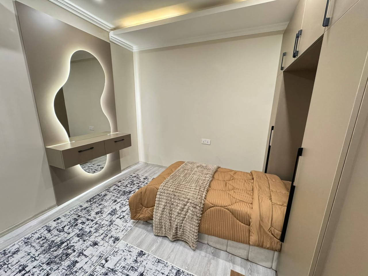 ثلاث غرف و صاله  موثث vip صفر واو تاور 
مساحته ١٧٠ متر 
طابق ٥ 
للبيع و للايجار 
للمزيد من التفاصيل، دكدر تتواصل ويانا.
واتس اب 
***********
*********** أربيل, العراق
